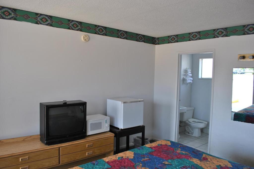 Travel Inn Motel Michigan City Room photo