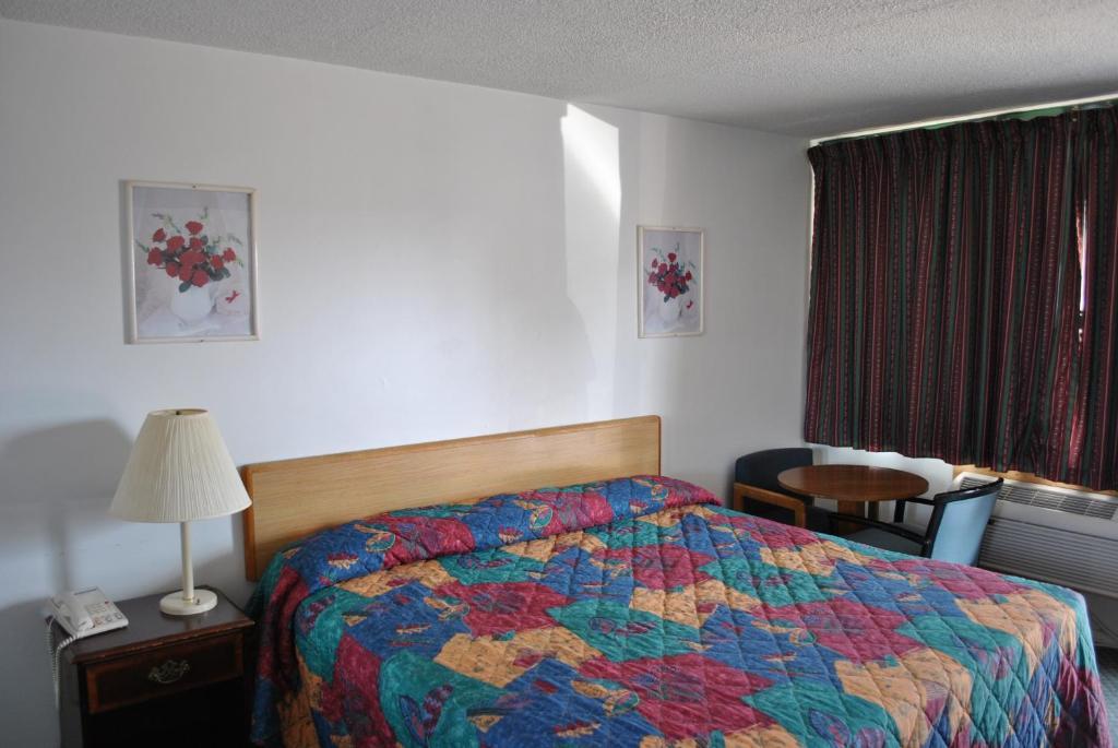 Travel Inn Motel Michigan City Room photo